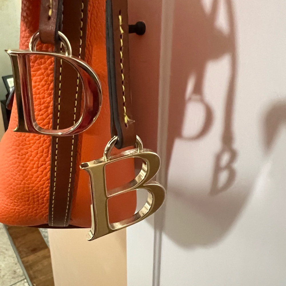 Dooney & Bourke Zip Sac in Clementine Pebble Leather Crossbody Bag - Picture 4 of 16